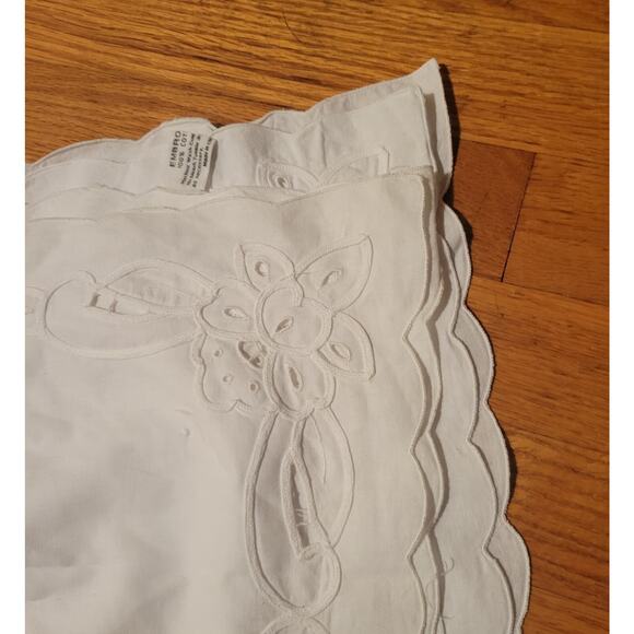 Vtg White Placemats 4 Cutwork Floral Embroidery Scallop Edge Cotton RN 59757 - Picture 16 of 16